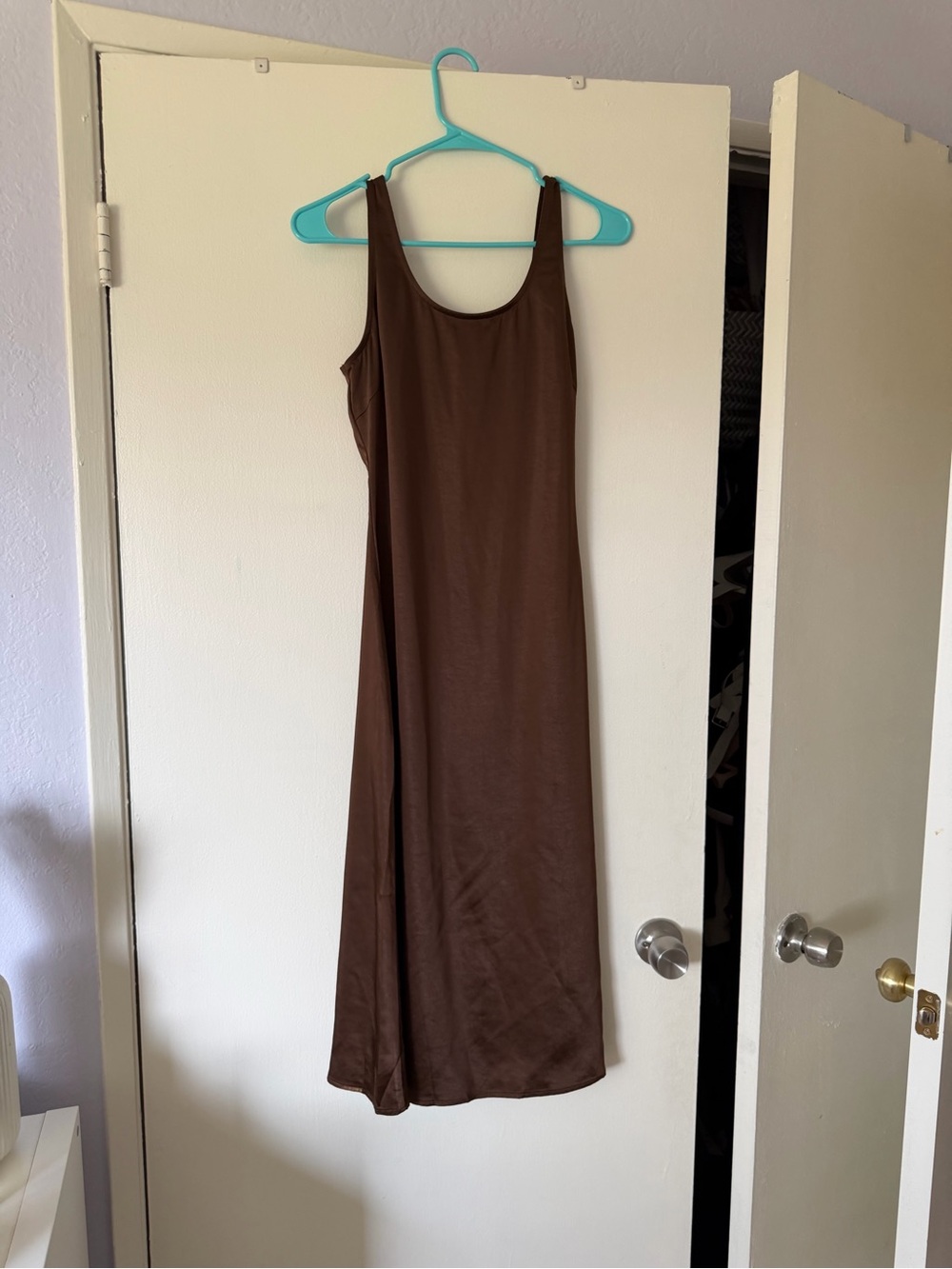Sleek Brown Scoop Neck Midi Dress